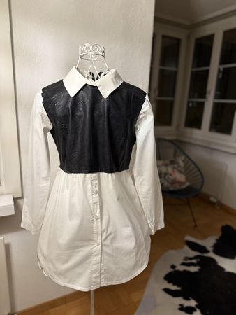 Weisses Hemdkleid mit Leder-Applikation, Grösse S