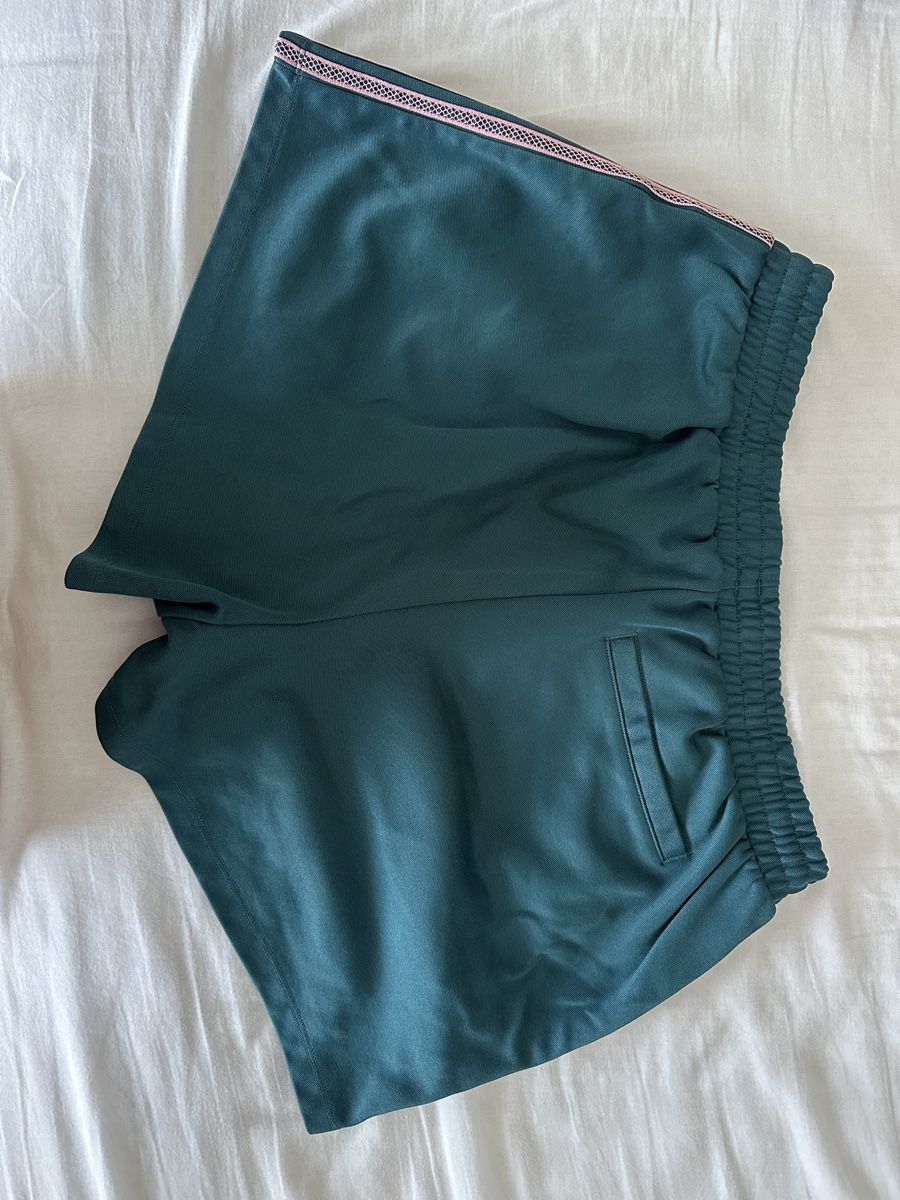 Adidas Pantalons: Adidas Shorts – D'occasion à Goldach par mariarosapenasa 1