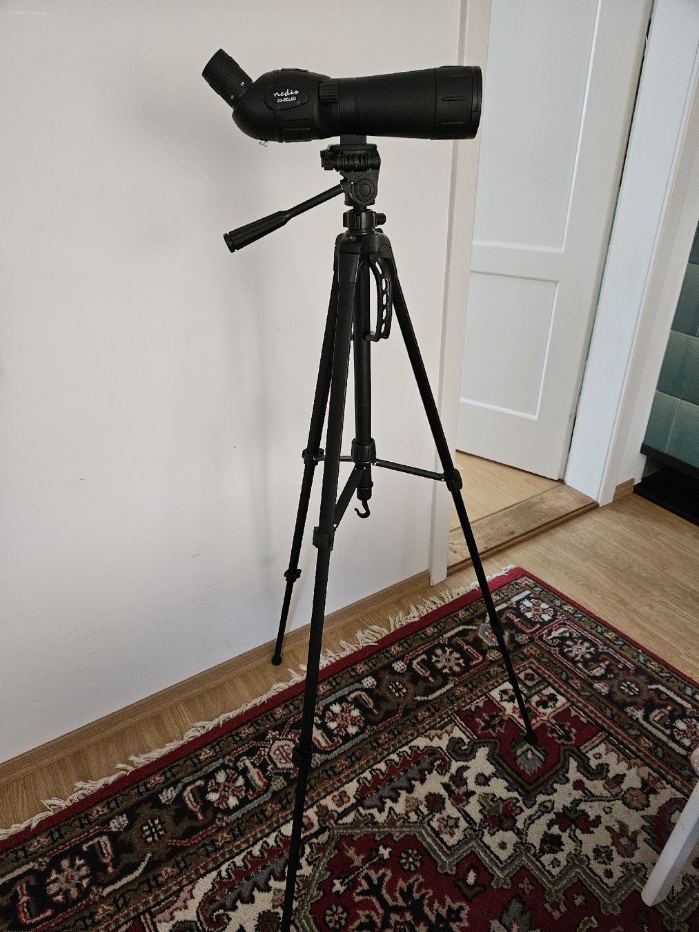 Telescopi: Nedis Spektiv 20-60x60 mit Stativ – Usato da Wädenswil venduto da Jsi.Z01 1