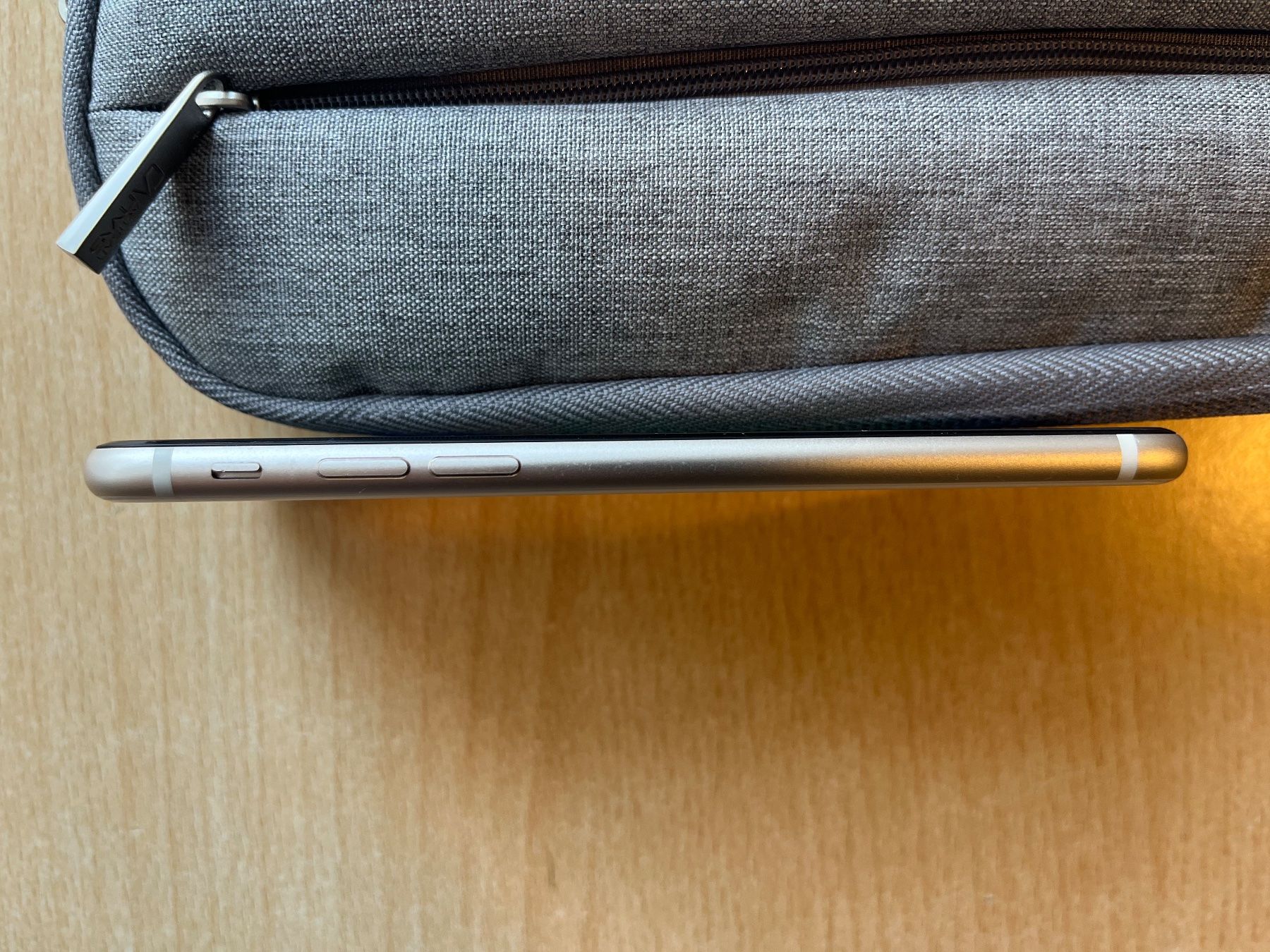 Apple Telefoni cellulari / Smartphones: Iphone SE 3.Generation, Akku 97%, diverse Covers, inkl. OVP – Usato da Urnäsch venduto da Bergwerk. 6