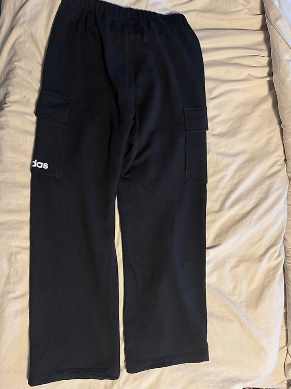 Hosen: Adidas Jogginghose Grösse M – Gebraucht aus Luzern von fer_68nv 1