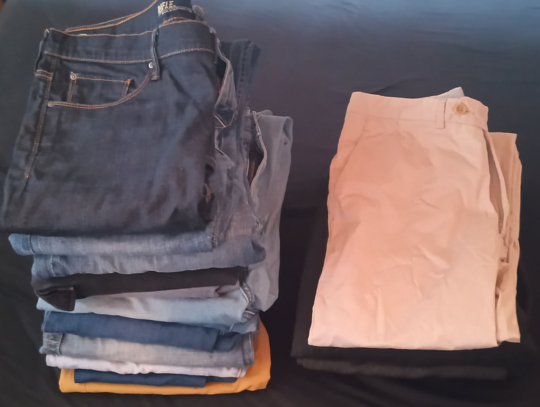 Kleiderpakete: Lot de 12 jeans et 6 pantalons secondhand – Gebraucht aus St imier von Rieju23 8