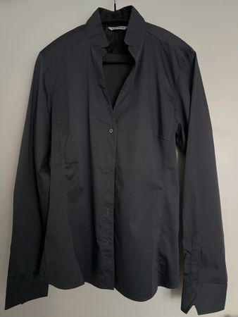 Neuwertige Caliban Bluse anthrazit Grösse 40