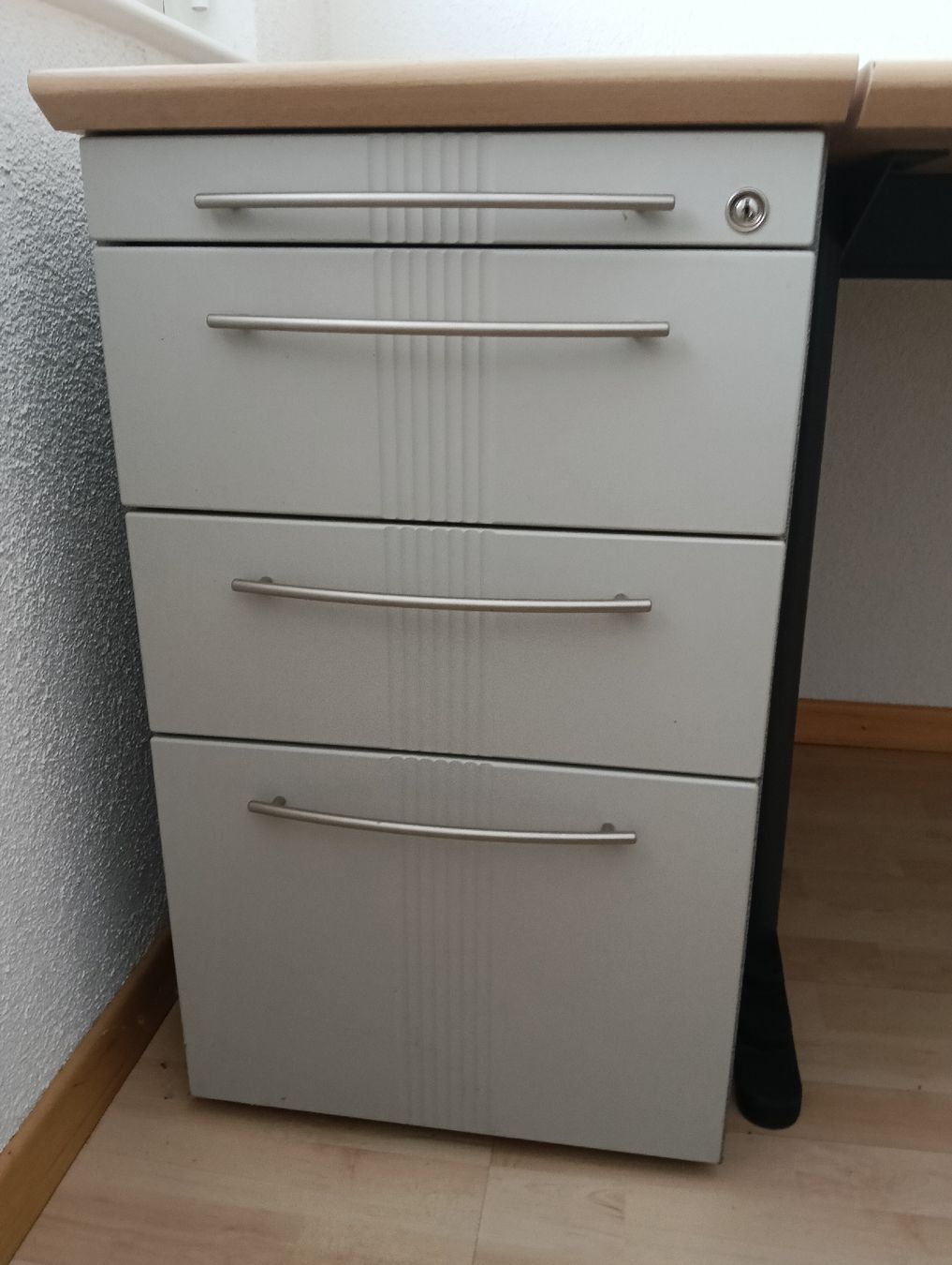 Schreibtische: Schreibtisch plus Container Büro – Gebraucht aus Schaan von LilaLizz
