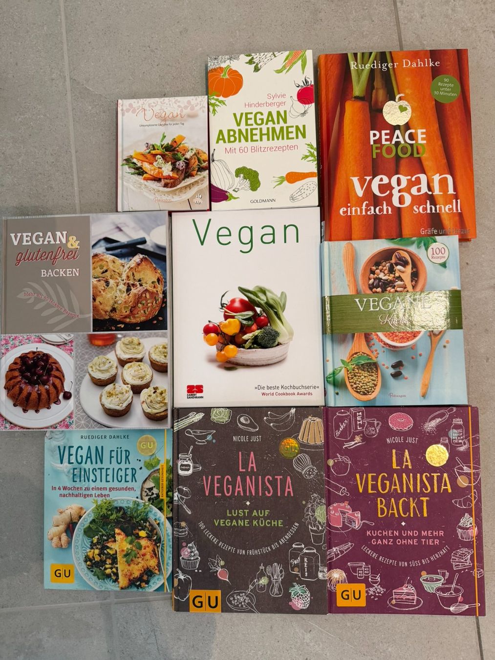 Bücher: Kochbuch Backbuch vegan, 9 Stk – Gebraucht aus Aarau Rohr von HappyKoala