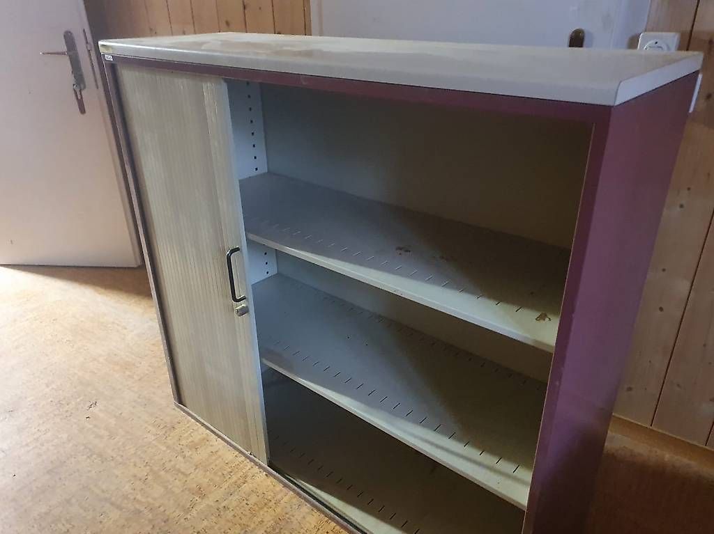 Schränke: Büromöbel mit Rolltür / Rollladenschrank – Gebraucht aus Thun von noah_5fyb