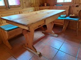 Table en pin brossée