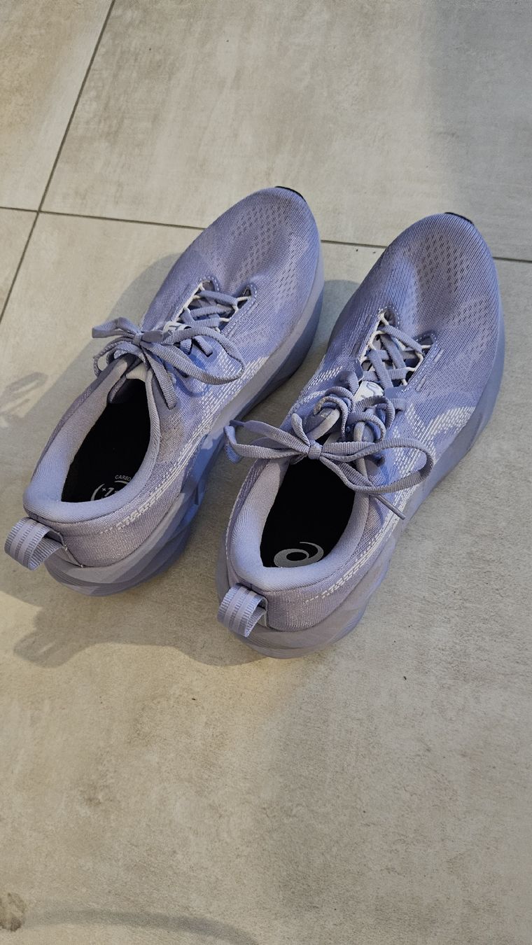 Asics Damenschuhe: laufschuh novablast 5 damen – Neu (gemäss Beschreibung) aus Dübendorf von run4life 1