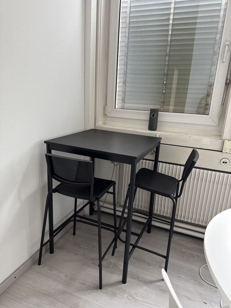 Set di tavolo e panche: Folding Table and Chairs Set - Black Metal - Compact! – Usato da Neuenegg venduto da ttd_2pr6 1