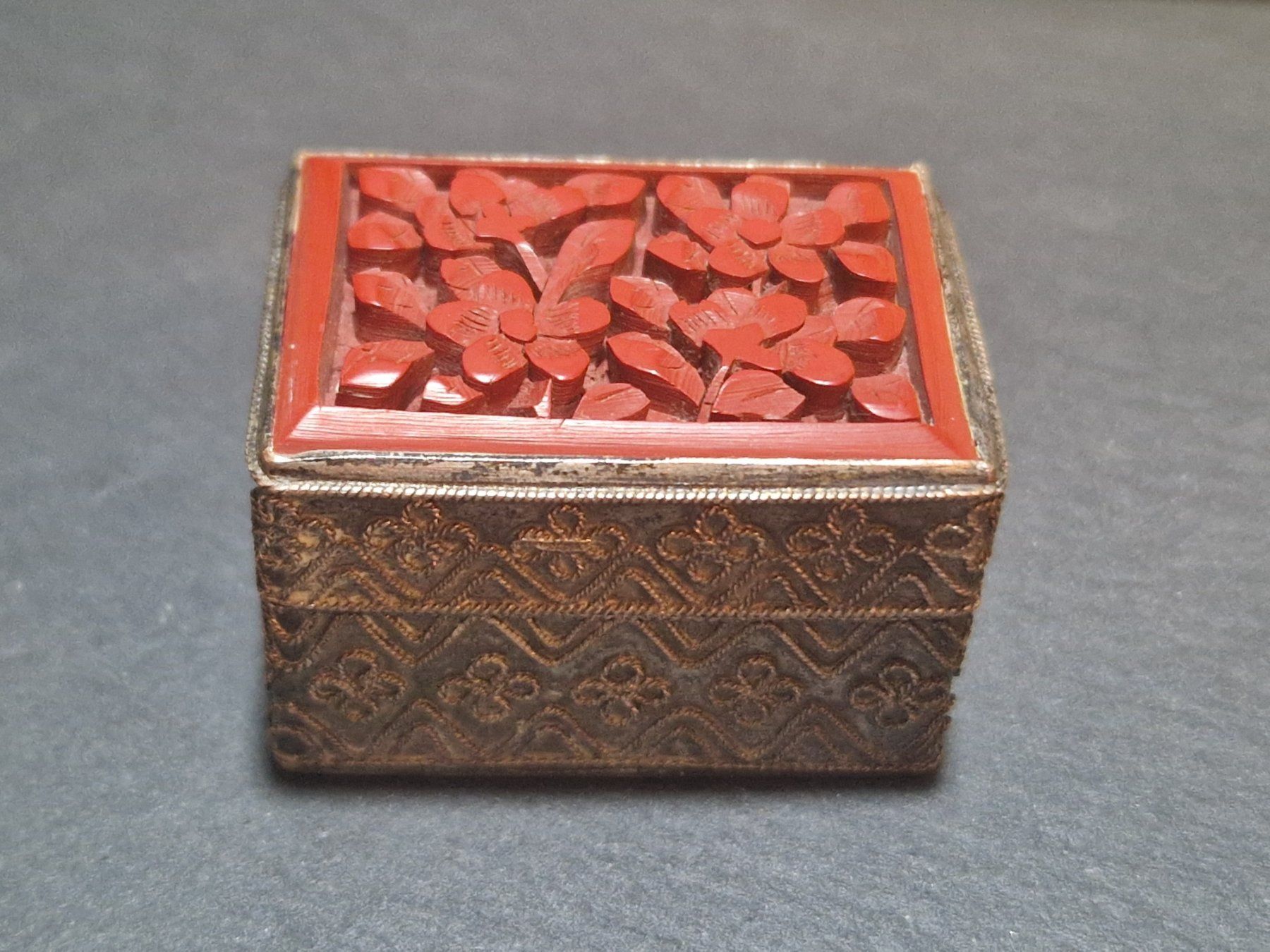Dosen: Antike chinesische Miniatur-Dose – Gebraucht aus Winterthur von Sadega