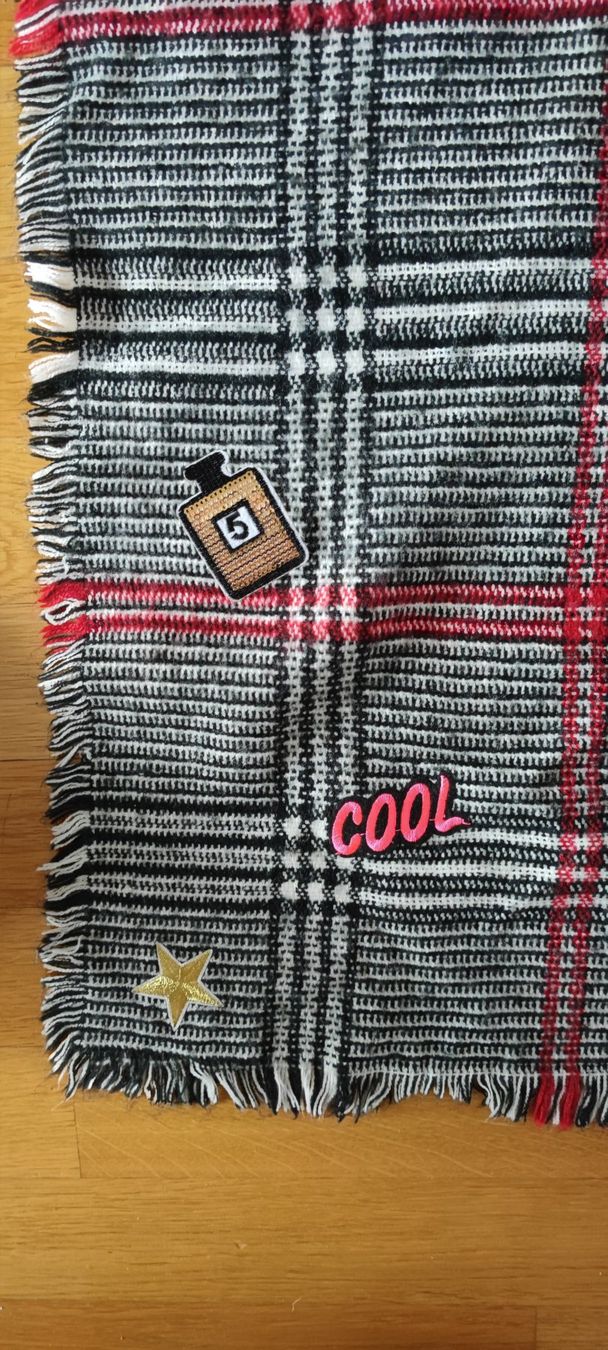Foulard & Sciarpe: Langer, massiver Schal – Nuovo (secondo la descrizione) da Zug venduto da vik_8fdf 4