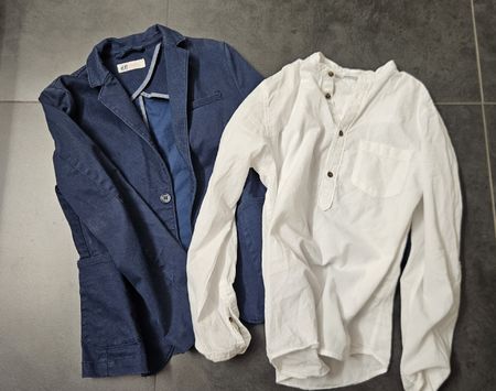Weisses Hemd und Blazer für coole Jungs