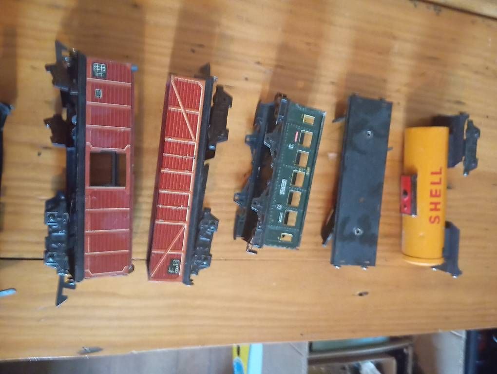 Modelleisenbahnen: Konvolut Eisenbahn Wagen/ Schrottplatz – Gebraucht aus Basel von Petergunn 1
