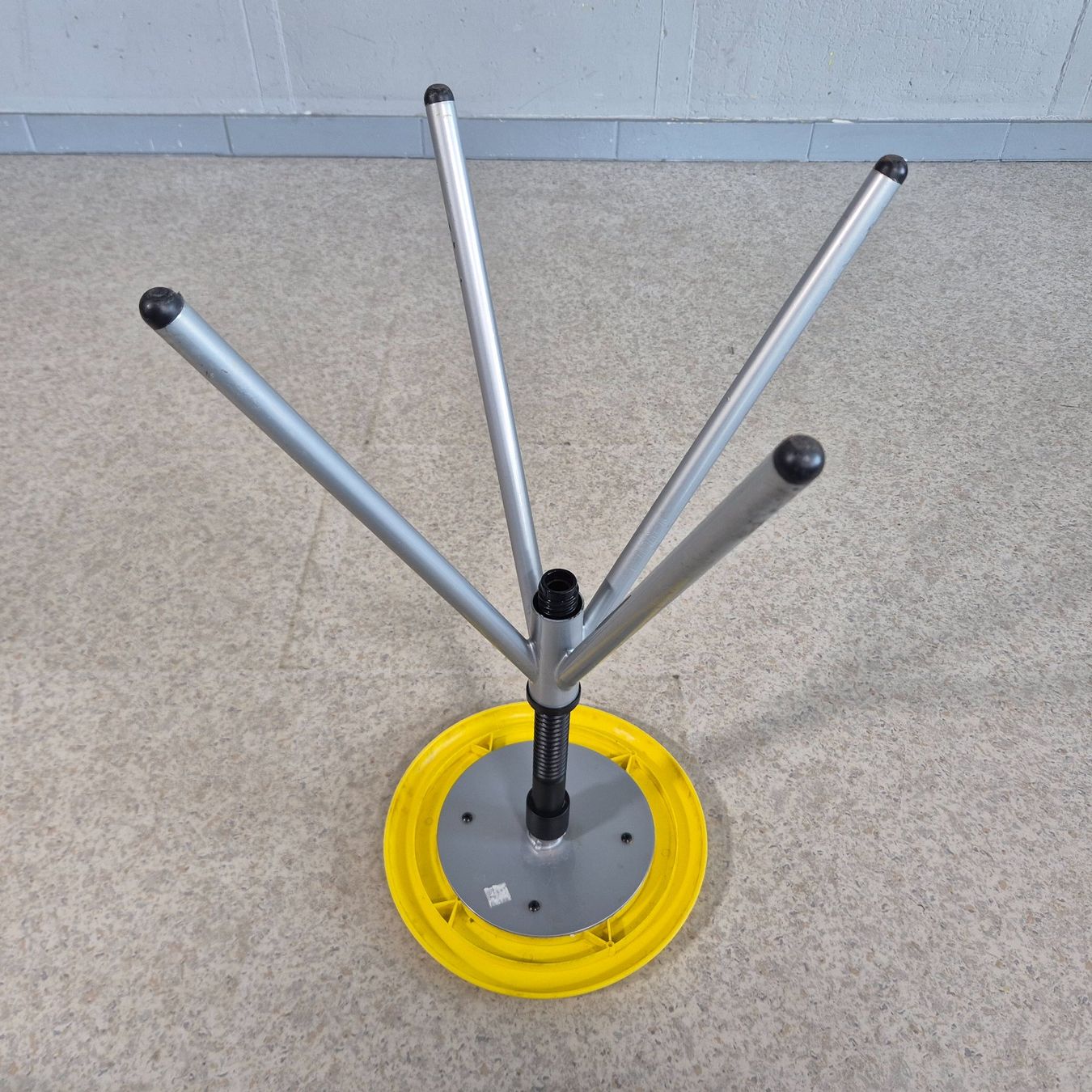 Sgabelli: Industriedesign Swivel Stool Drehhocker Hocker Höcker gelb – Usato da Nottwil venduto da Wondewa-Shop 3