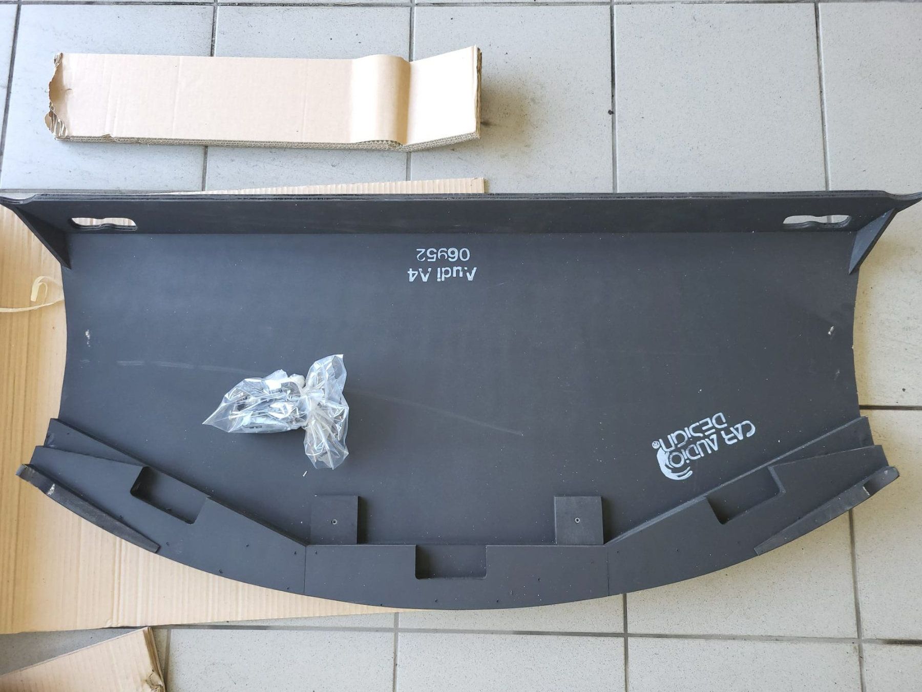Audi Tutti pezzi di ricambio auto: Audi A4 Soundboard Heckablage – Usato da Tägerig venduto da Cellito