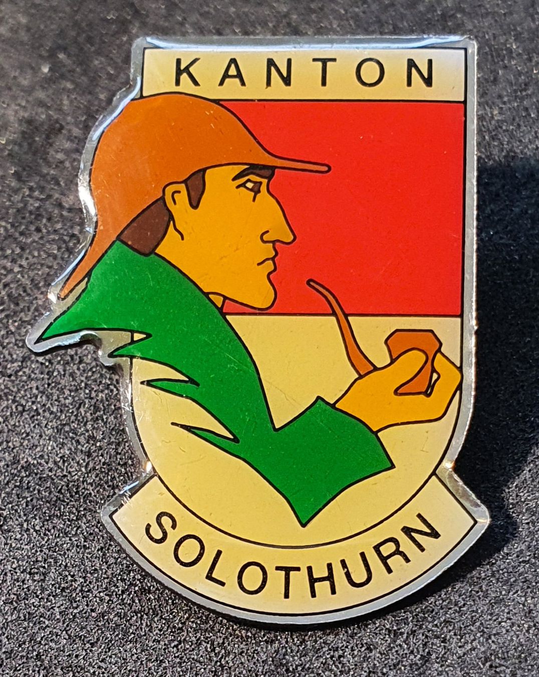 Placchette & Badge: T207 - Pin Sherlock Holmes Solothurns mit Pfeife – Usato da Reinach BL venduto da Boston-Verkauf