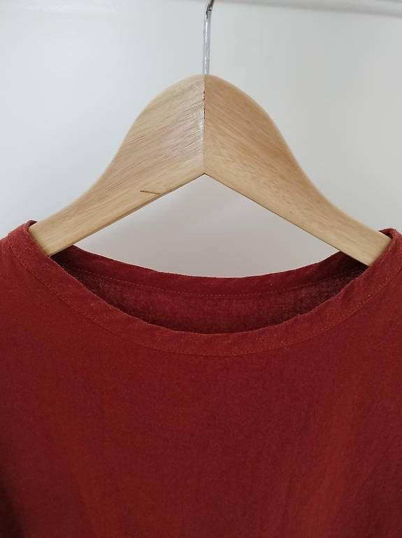 T-shirt: Leinenshirt burgund / Weinrot – Usato da Luzern venduto da car.i. 2