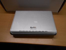 Zyxel P-355, Firewall Router mit Printserver