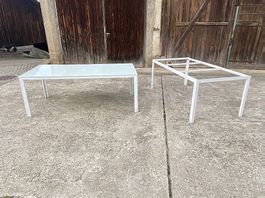 2 Tische mit Glasplatte (2m x 1m)