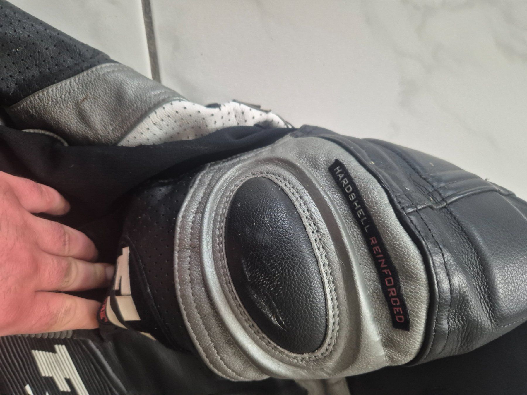 FLM Kleiderpakete: FLM Lederkombi Herren Gr. 102 motorrad – Gebraucht aus hallau von Schrotti 5