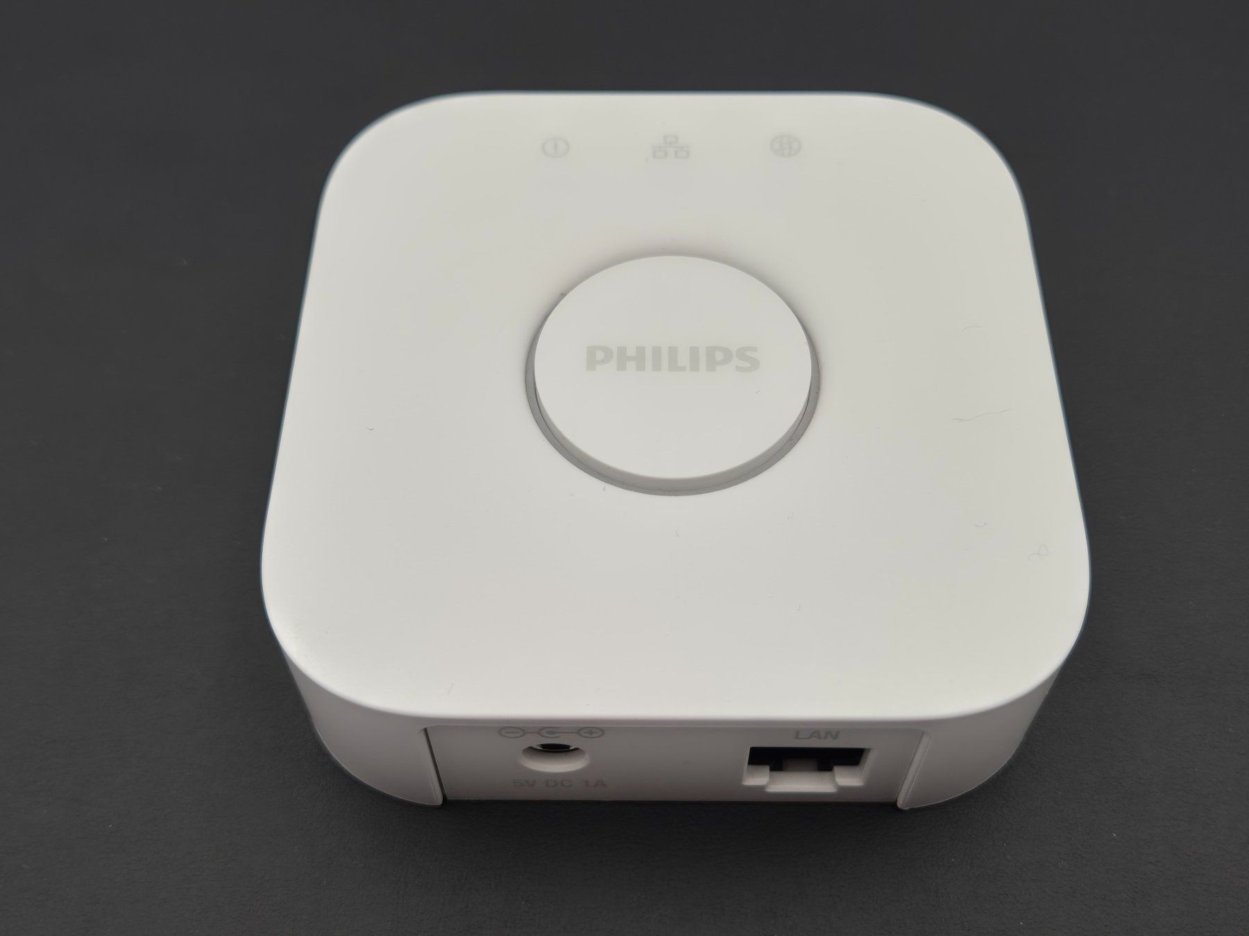 Philips Unità & Adattatore: Philips Hue Bridge 2.1 - Pont Parfait Etat – Nuovo (secondo la descrizione) da Riddes venduto da flo_ngl8