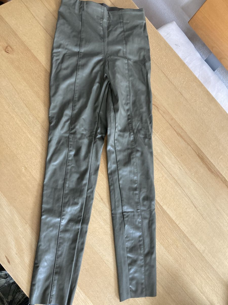 Pantaloni: Hose Kunstleder Damen Gr 36 – Usato da Rickenbach ZH venduto da Vanijo