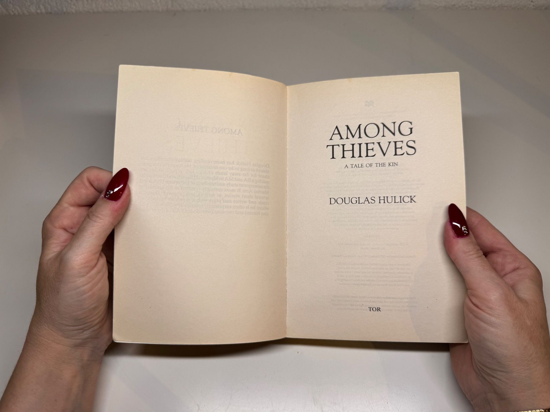 Libri: NOVEL: Douglas Hulik, Among Thieves – Usato da Grosswangen venduto da English_books 2
