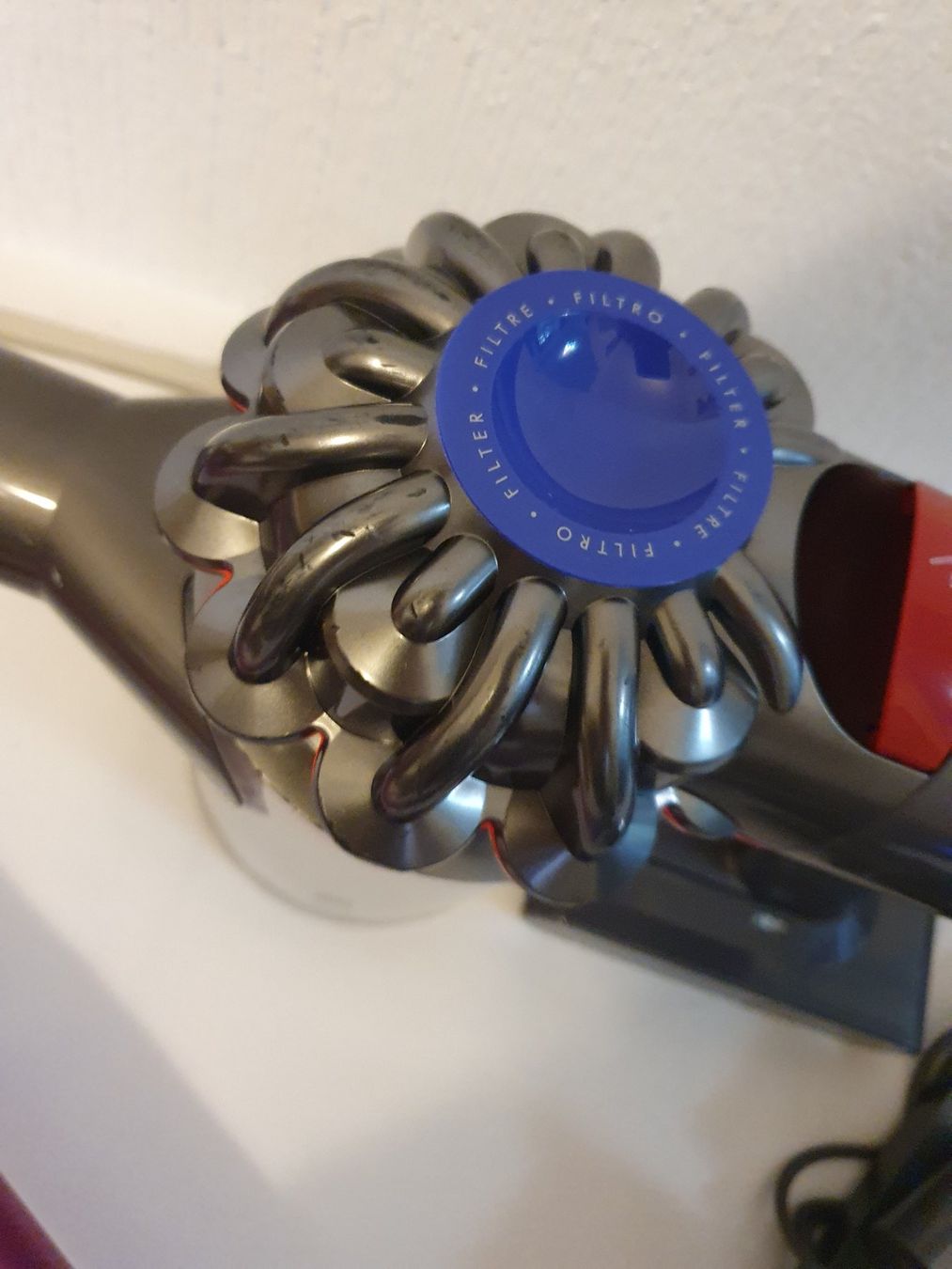 Dyson Aspirapolveri & Accessori: Dyson V8 avec 2 brosses principales – Usato da Lausanne venduto da Af2016 2