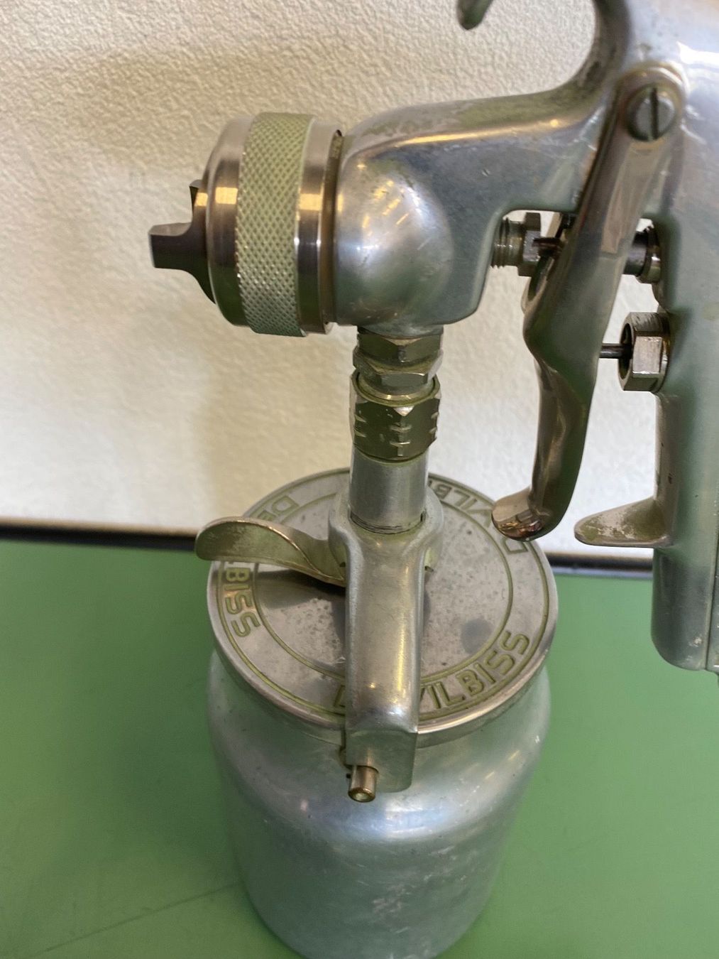 Tutti gli attrezzi: DEVILBISS pistolet succion advance – Usato da Aarberg venduto da SNMachines 2