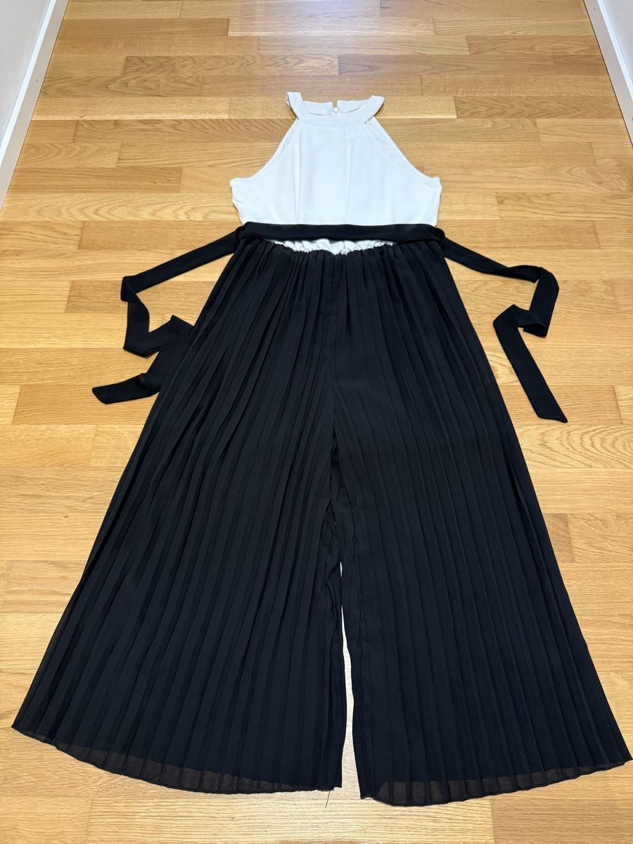 Shein Tute: Shein Jumpsuit/Einteiler gr. S – Usato da Schaffhausen venduto da GLXTCH