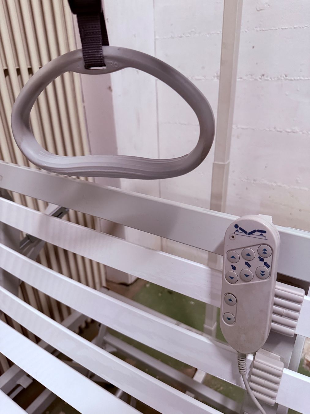 Letti: Lit électrique avec potence – Usato da Genève venduto da RabyaBen 3
