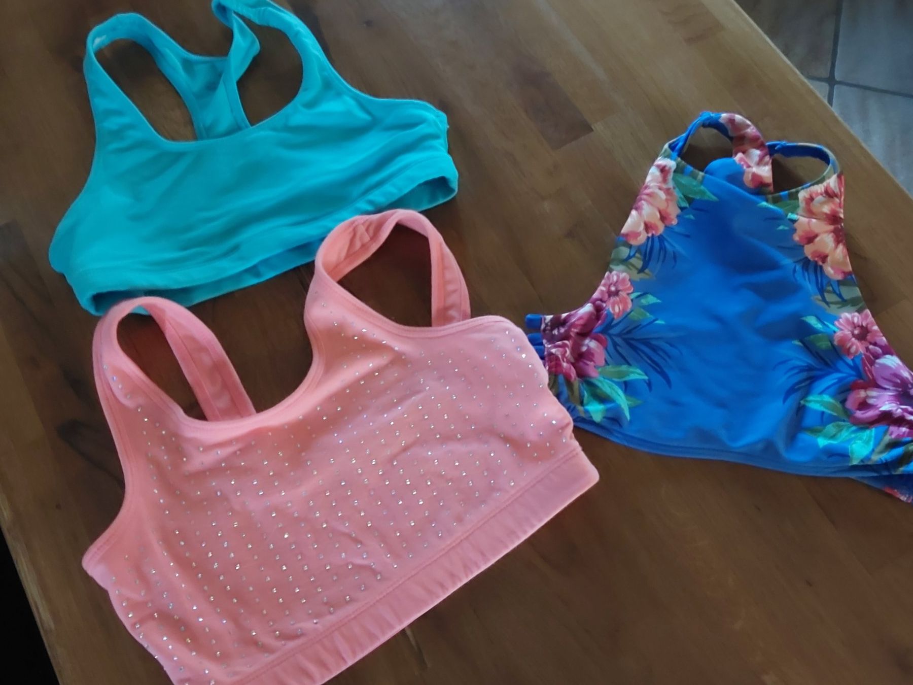 Camicette, T-shirt & Top: 3 hauts de sport taille 152/158 – Usato da Gingins venduto da danolive