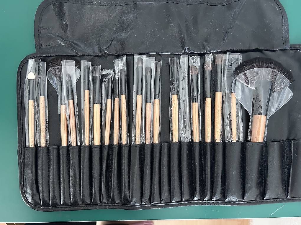 Make-up: Make Up Pinsel Set (ungebraucht) – Neu und originalverpackt aus Basel von tsulih