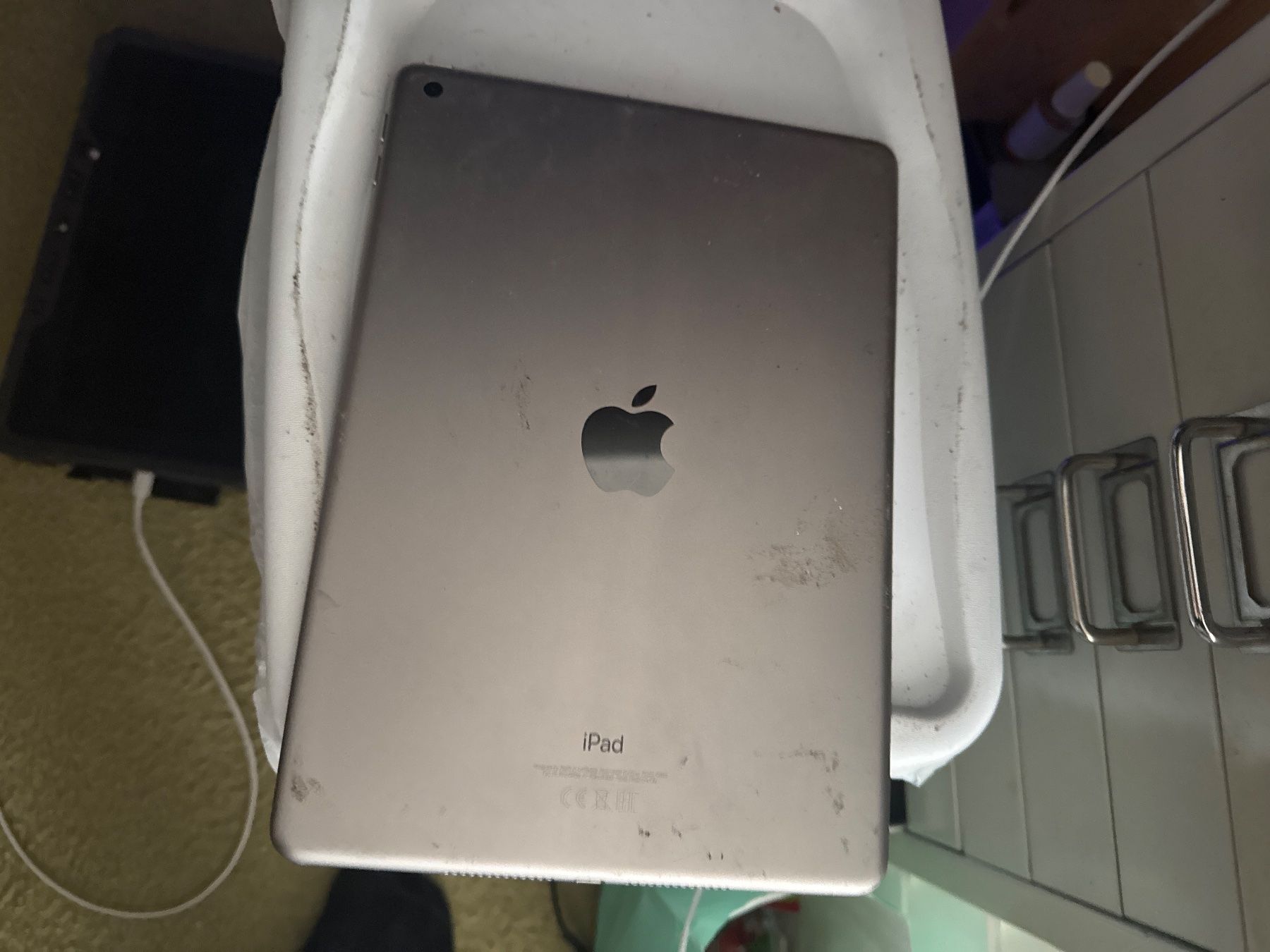 Apple Tablet PC: Ipad 6. Generation - A1893 - icloude – Difettoso da Olten venduto da HoYa01