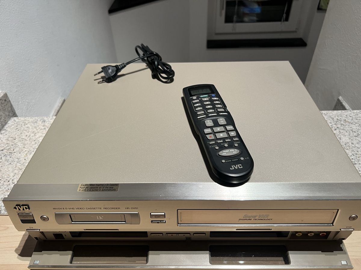JVC HR-DVS1 MiniDV & S-VHS Videorecorder - Top Zustand! (Gebraucht) in ...