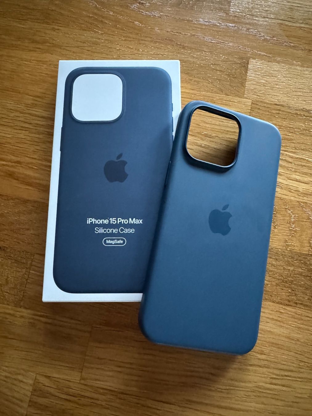 Apple Cover & Protezioni schermo: iPhone 15 Pro Max Silikon Case Sturmblau – Nuovo (secondo la descrizione) da Allschwil venduto da KShing