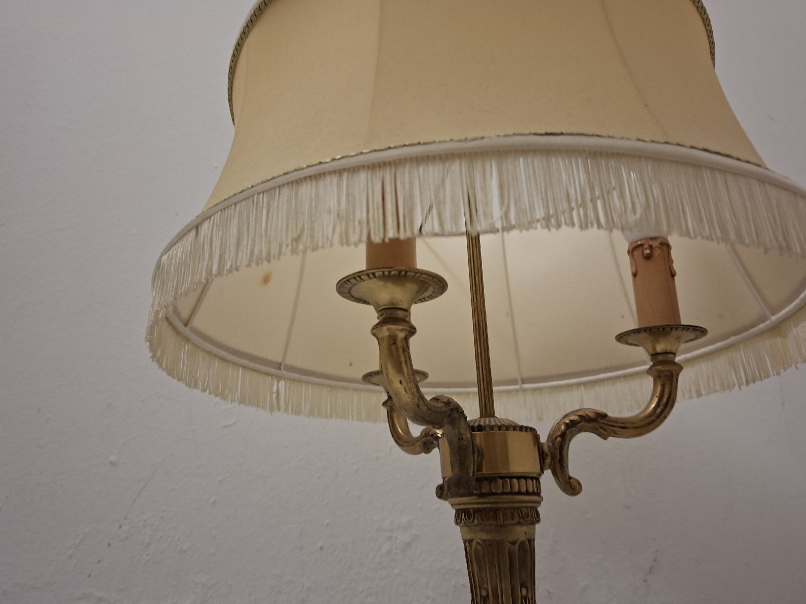Lampen: Tischlampe Messing goldfarben mit Schirm  – Gebraucht aus Olten von Mezopotamya 2