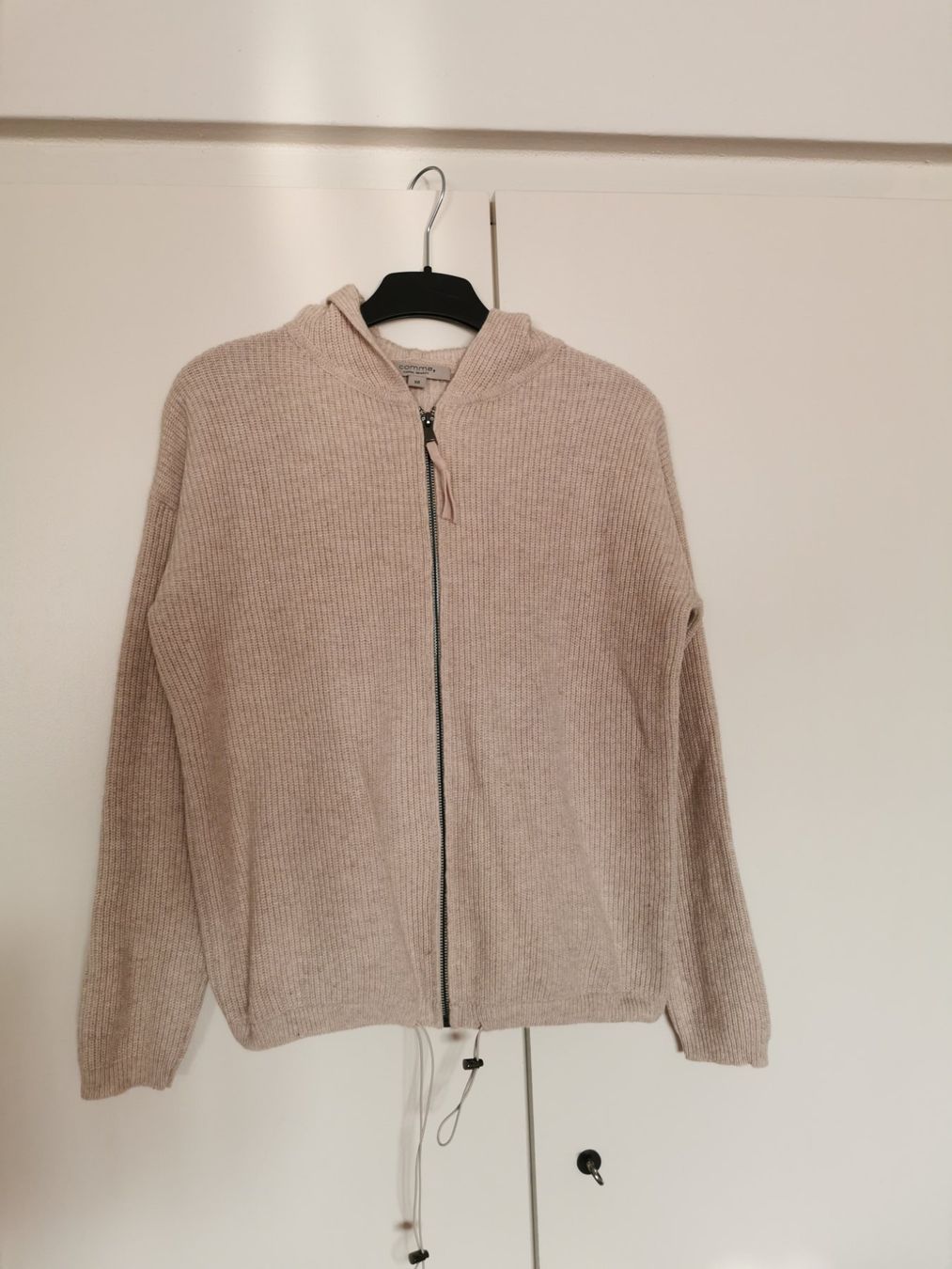 Comma Vestes: Comma, Gr. 38 Damen Strickjacke mit Kapuze – D'occasion à Dottikon par Storm990