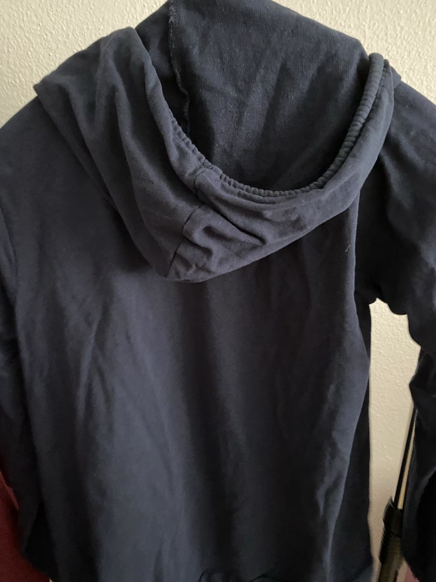 Kleiderpakete: Kapuzenjacke und Sweathose in Grösse S – Gebraucht aus Ennenda von cal_pn6x 2