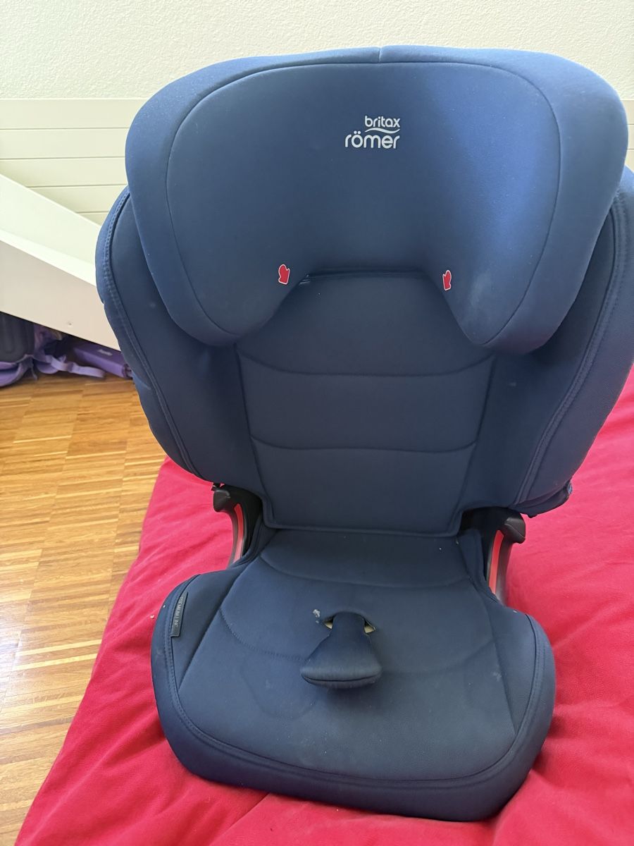 Britax Römer Seggiolini per auto: Britax Römer Kindersitz, ab 15kg, blau – Usato da Baar venduto da cwuethrich 5