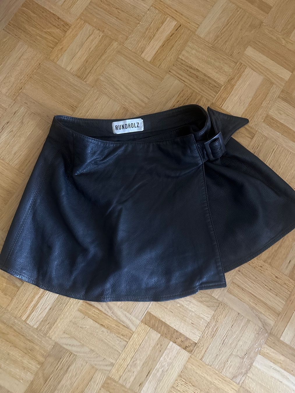 Rundholz Röcke: Minirock Rundholz Leder – Gebraucht aus Oberrieden von yan_kn9m