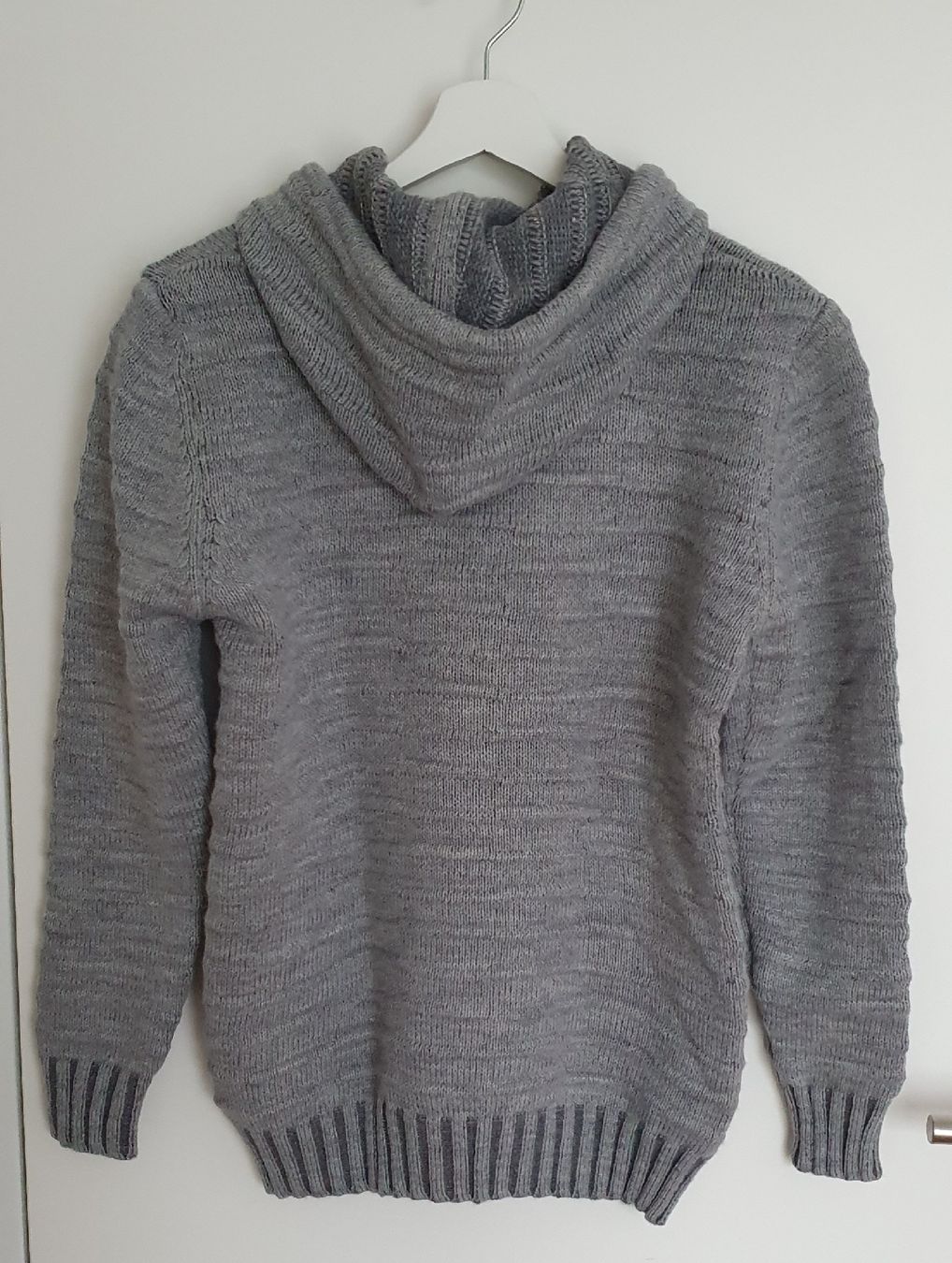 Maglioni & Felpe: Pullover Grau Gr. L - wenig getragen – Usato da Möriken AG venduto da Katze110 1