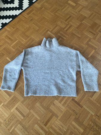 Grauer Strickpullover, Grösse M