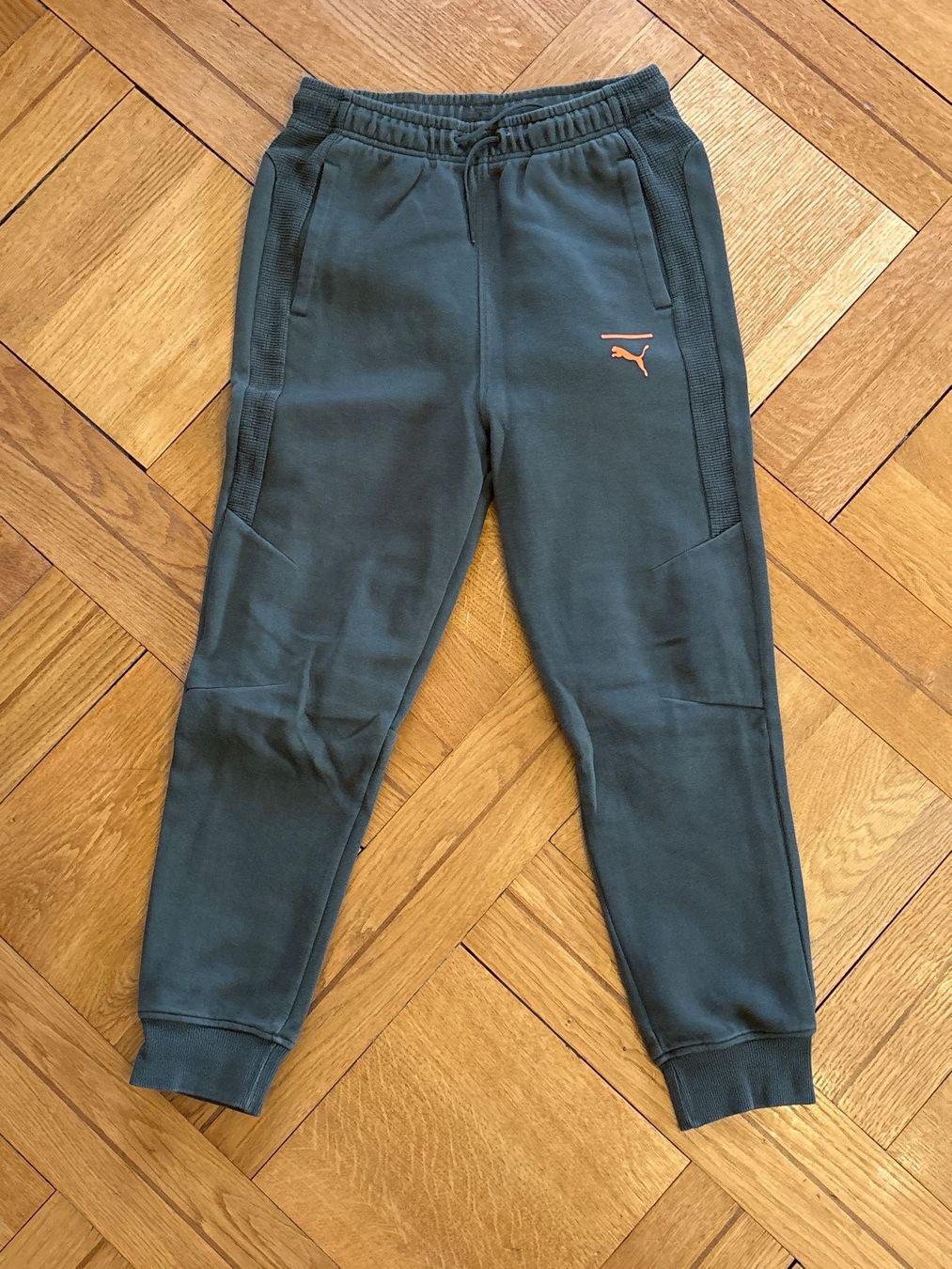 Puma Pantaloni: Puma Trainingshose Gr. 164 – Usato da Genève venduto da Livsonman
