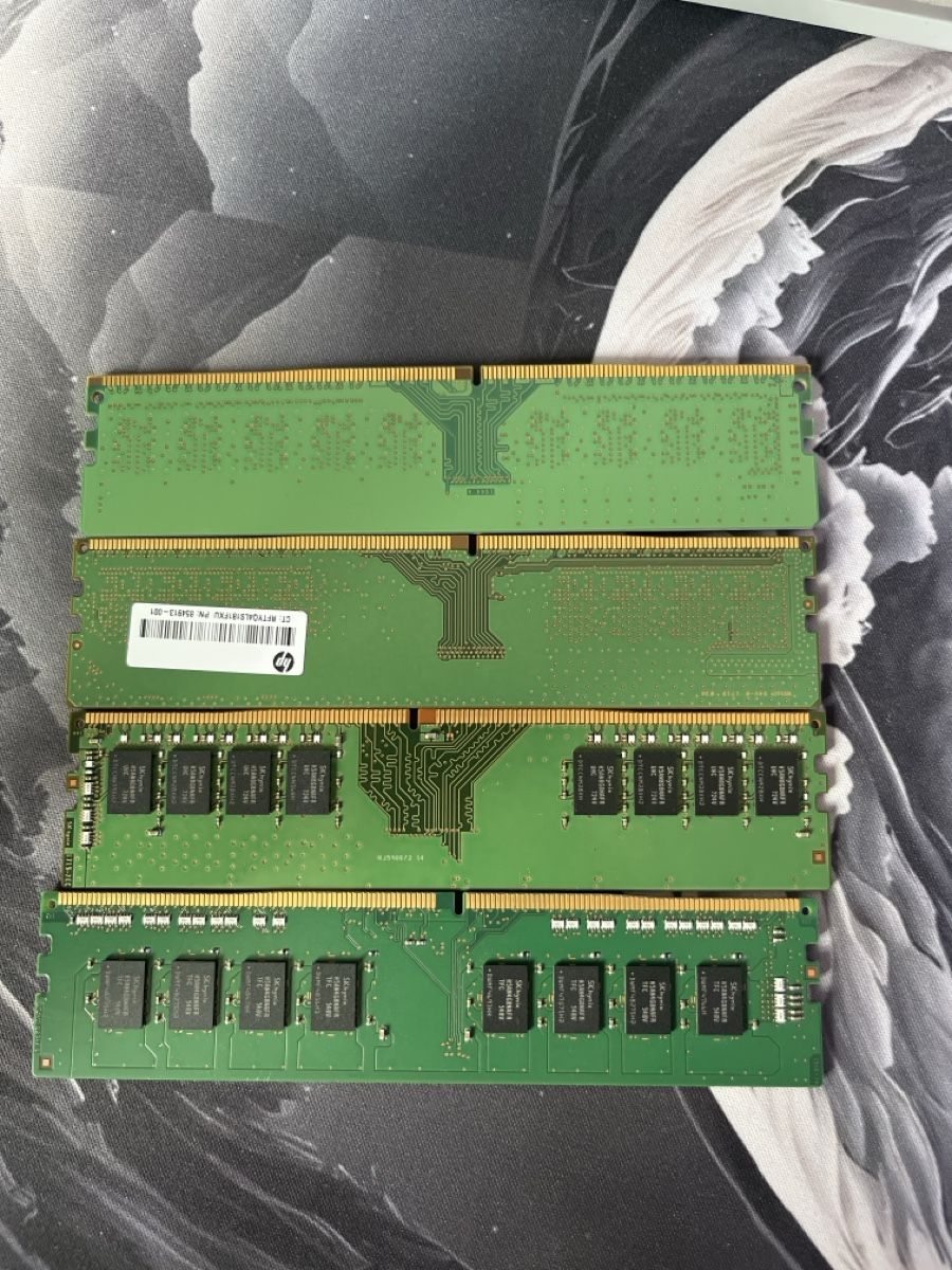 Componenti elettronici: 32 Gb DDR4 RAM – Usato da Degersheim venduto da felen67 1