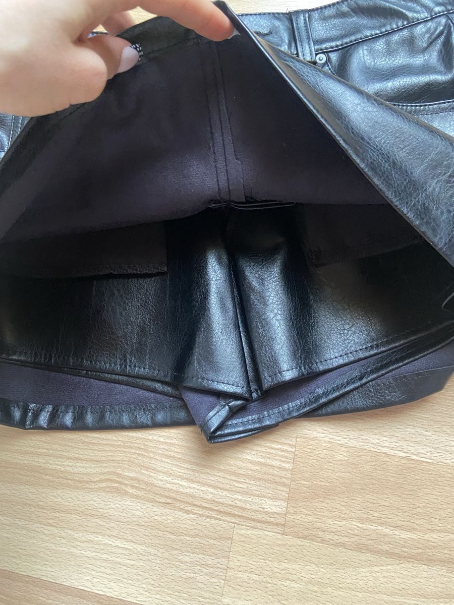Stradivarius Gonne: Mini jupe short similicuir noir 34 – Usato da Mont-sur-Lausanne venduto da lau_2775 4