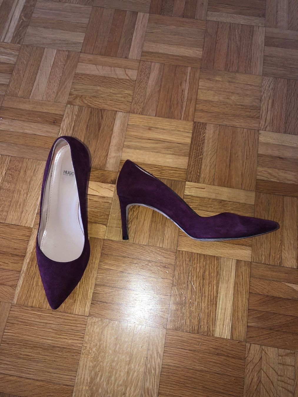 Hugo Boss Scarpe da donna: Pumps Hugo Boss Wildleder Gr 37.5 – Usato da Zug venduto da estarthyme 2