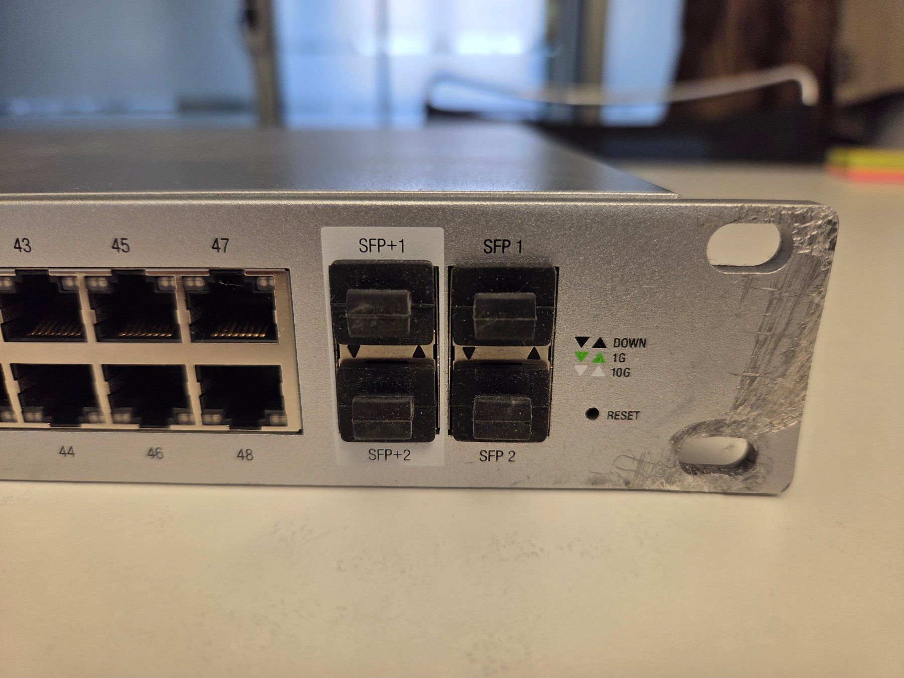 Ubiquiti Modem & Router: UniFi Switch 48 500W – Usato da Bern venduto da Skiddoo 4