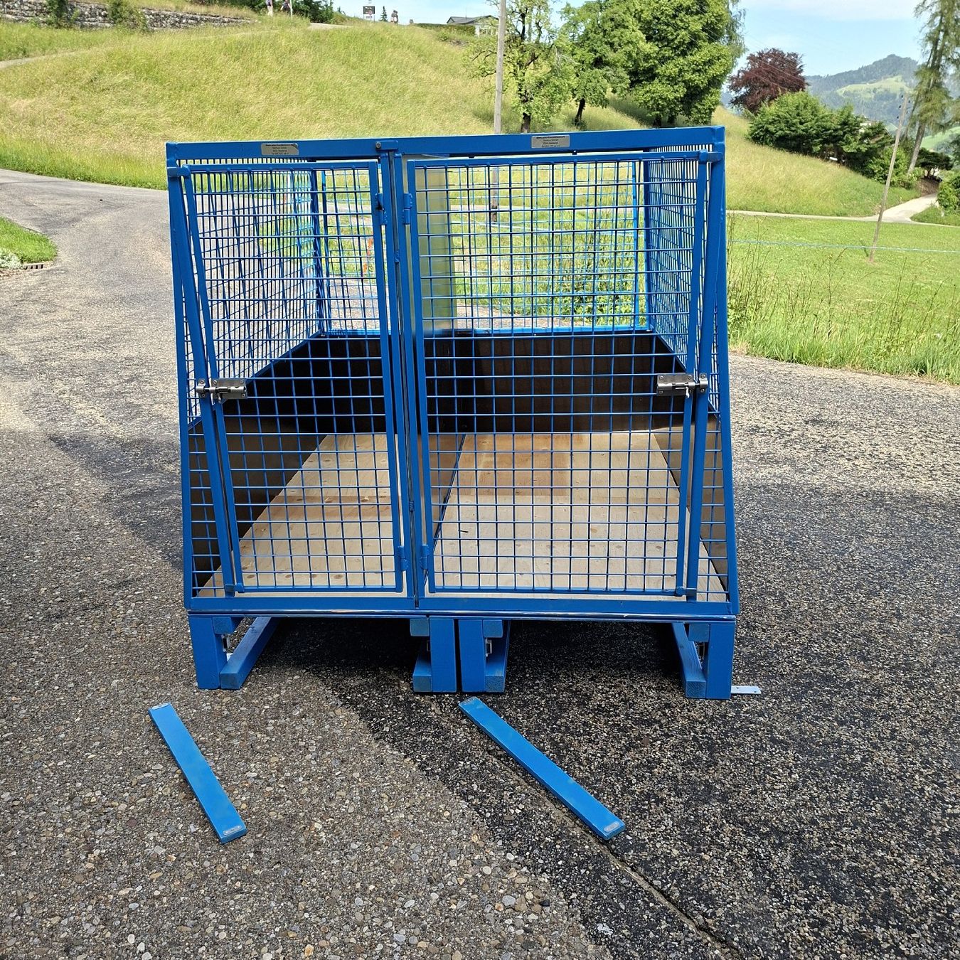 Gabbie, trasporto & Sicurezza: grosse Hundebox mit Untergestell – Usato da pfaffhausen venduto da xani01 1