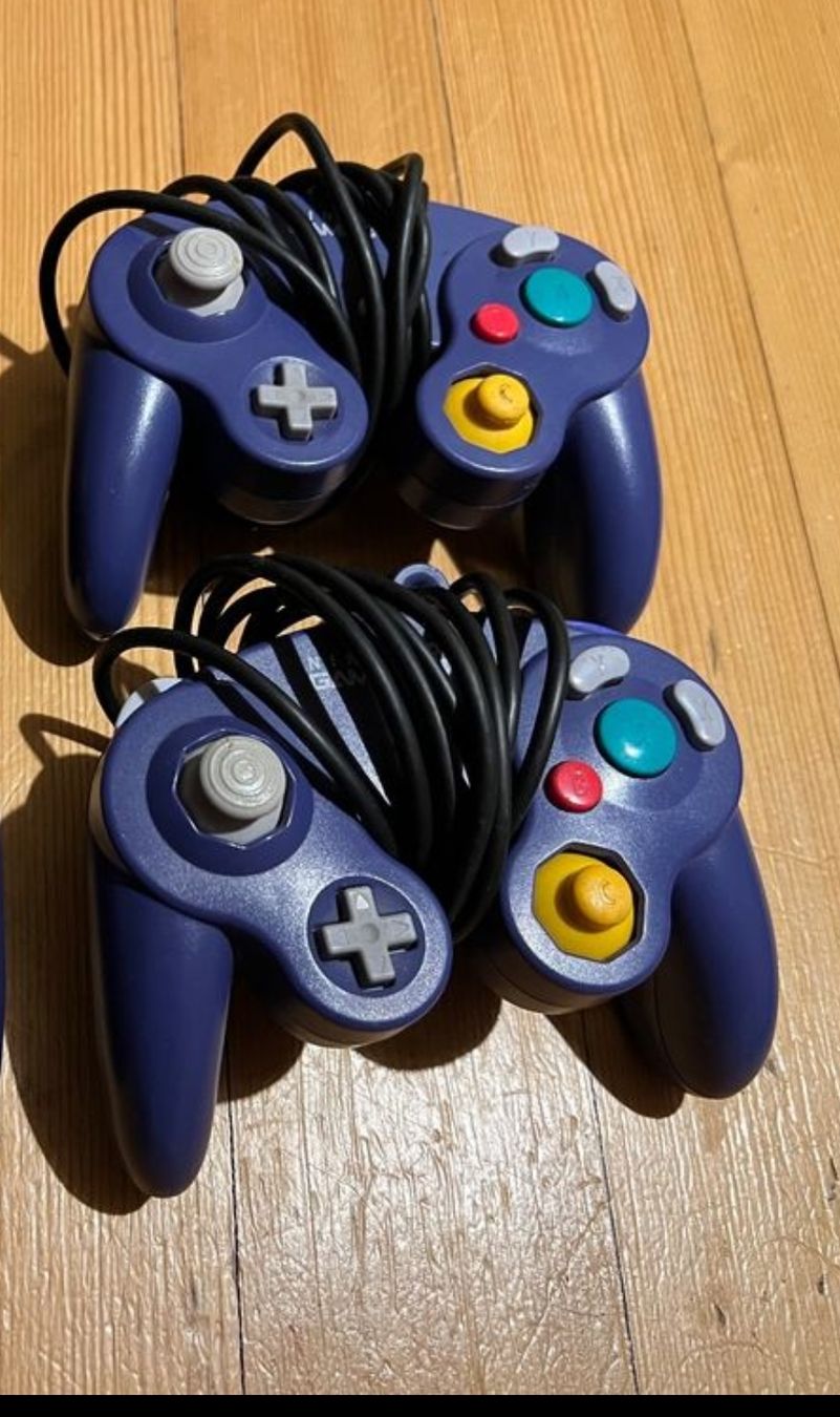Nintendo Controller: Gamecube Controller Violett Originale im Guter Zustand! – Usato da Oensingen venduto da ece_8k7q